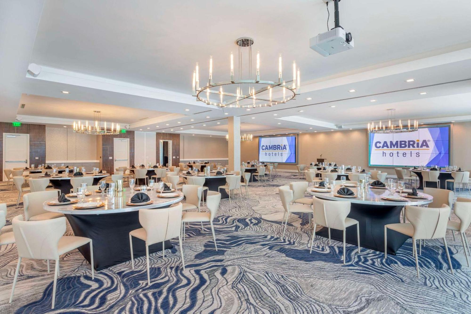 Cambria Hotel Waco University Riverfront Extérieur photo