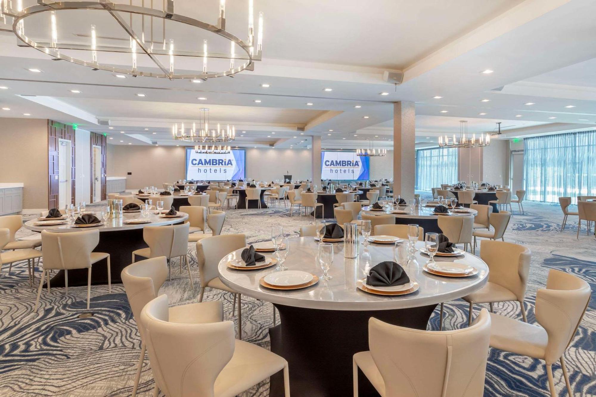 Cambria Hotel Waco University Riverfront Extérieur photo