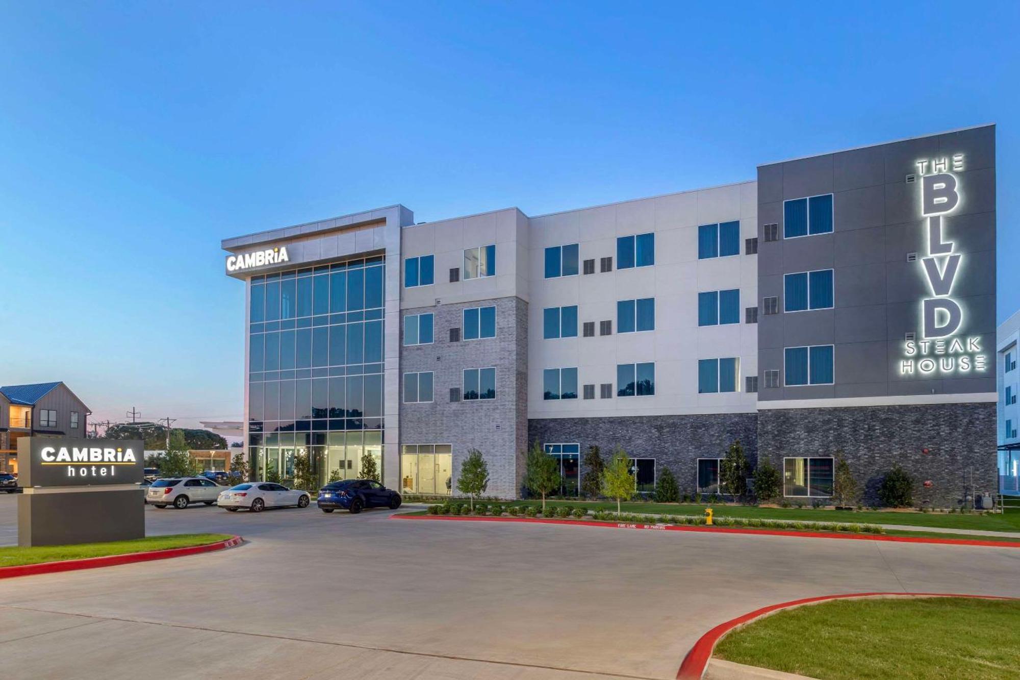 Cambria Hotel Waco University Riverfront Extérieur photo