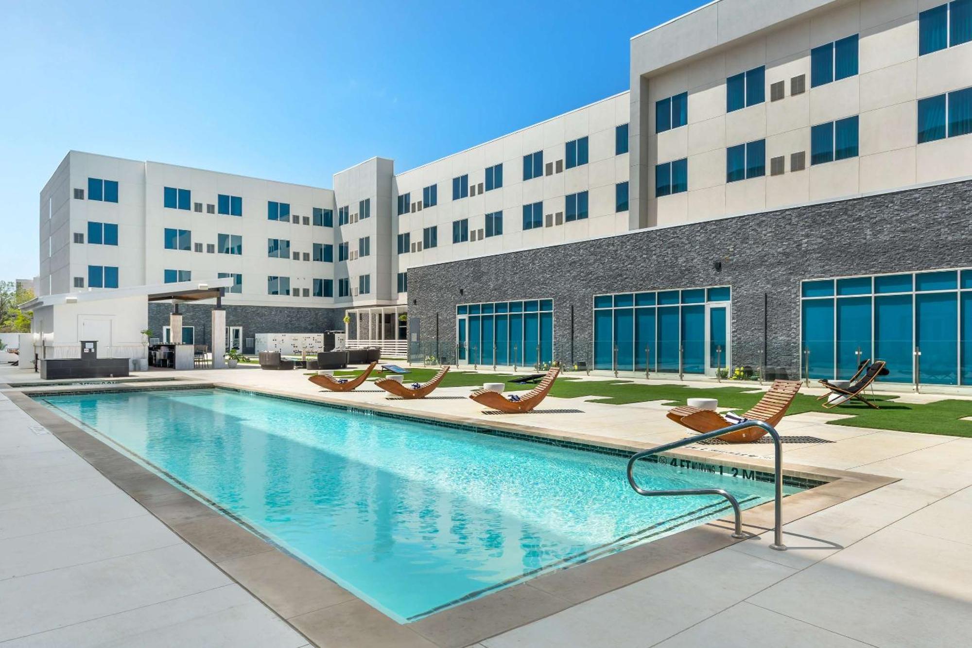 Cambria Hotel Waco University Riverfront Extérieur photo